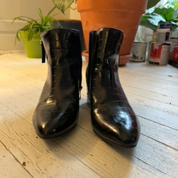 Crocodile Texture Black Chelsea Ankle Boot - Picture 2 of 7